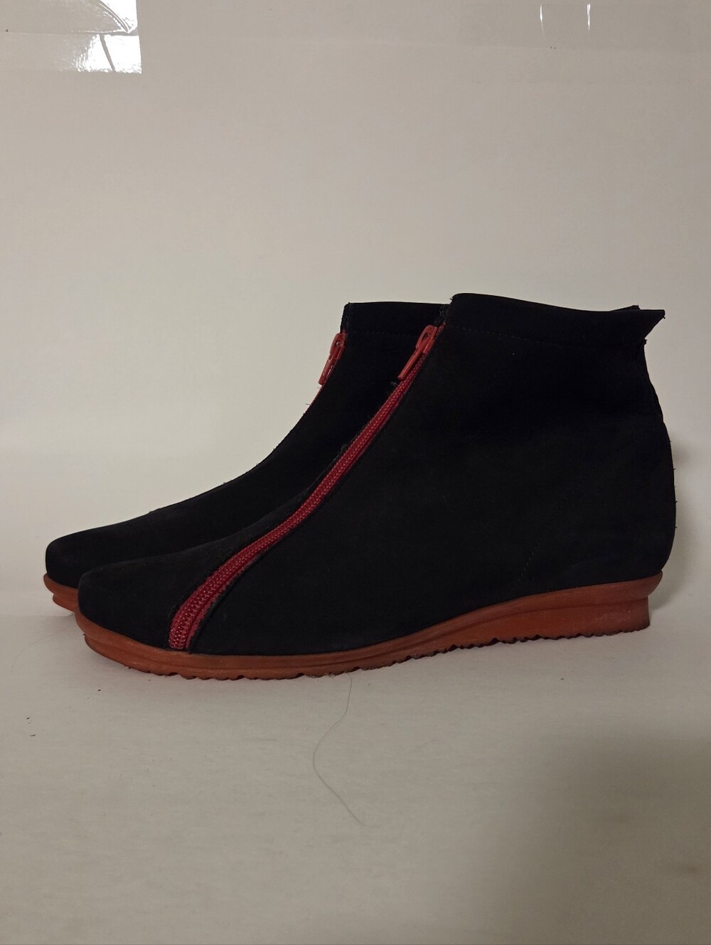 Arche Baryss Black Red Suede Nubuck Side Zip Ankle Boots Women's 39EU 8US EUC
